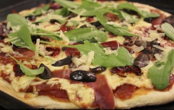 Pizza with Prosciutto, Olives, Tomatoes, and Arugula - See more at: https://rebeccasinternationalkitchen.com/category/recipes-from-south-america/page/2/#sthash.bONEtAHk.dpuf