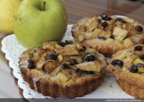 Mini Apple Pies with Raisins and Lemon Icing